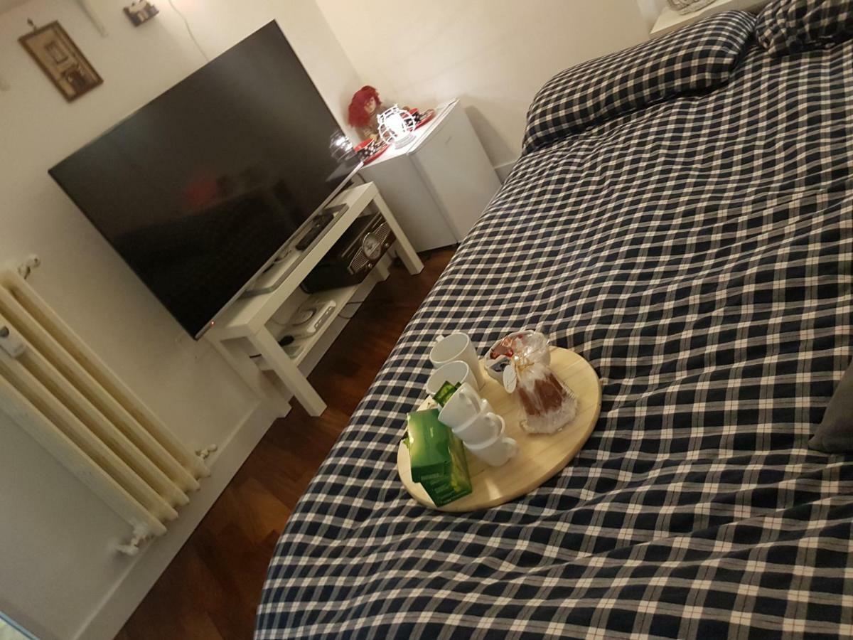 Small Bedroom Vomero'S Napoli Eksteriør bilde