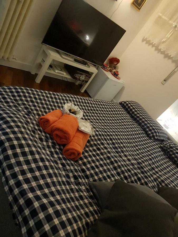 Small Bedroom Vomero'S Napoli Eksteriør bilde