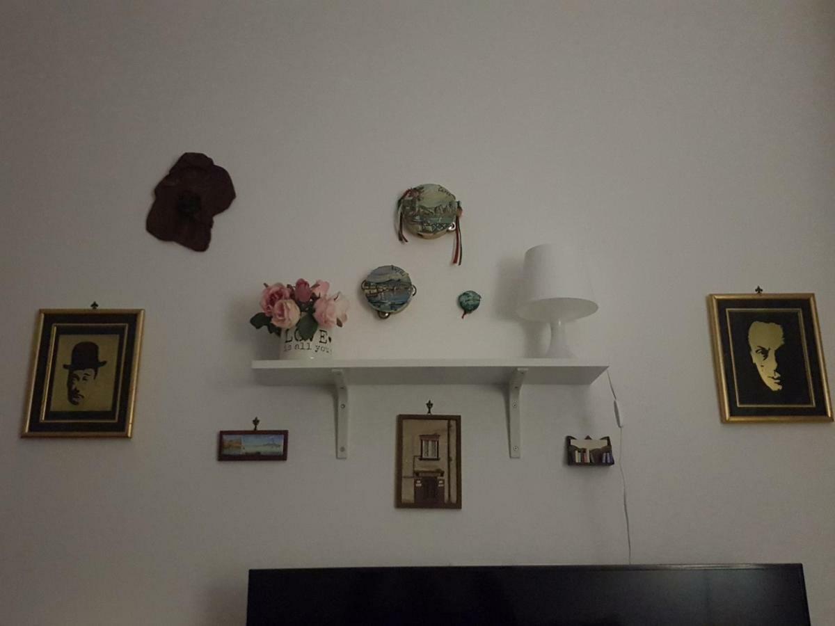 Small Bedroom Vomero'S Napoli Eksteriør bilde